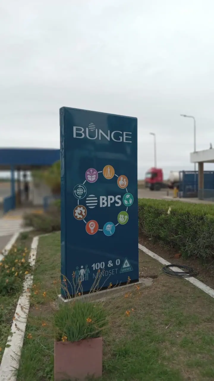 Bunge — Tótem informativo en planta. Trabajo realizado por Zengráfica en San Lorenzo, Santa Fe.