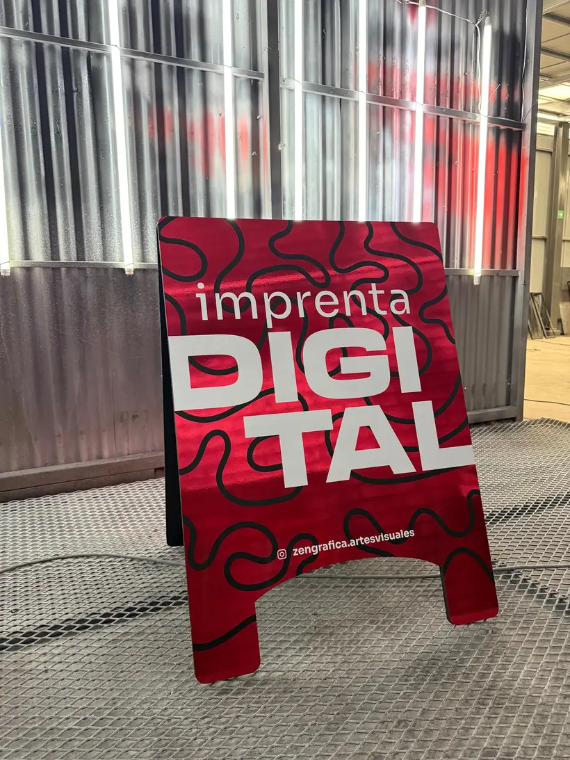 Caballete Imprenta Digital — Display de vereda. Trabajo realizado por Zengráfica en San Lorenzo, Santa Fe.