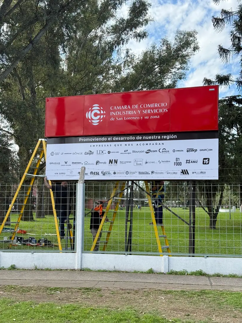 Cámara de Comercio, Industria y Servicios — Cartel institucional de gran formato. Trabajo realizado por Zengráfica en San Lorenzo, Santa Fe.