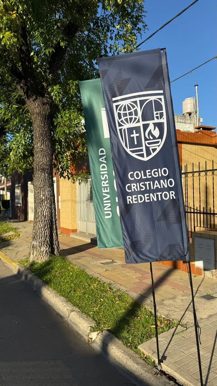 Colegio Cristiano Redentor — Bandera institucional. Trabajo realizado por Zengráfica en San Lorenzo, Santa Fe.