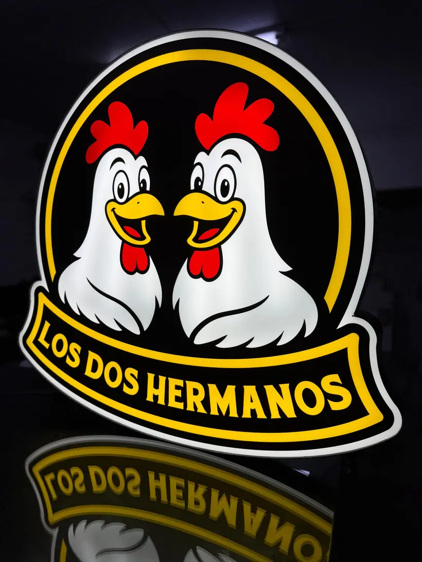 Los Dos Hermanos — Corpóreo circular troquelado. Trabajo realizado por Zengráfica en San Lorenzo, Santa Fe.