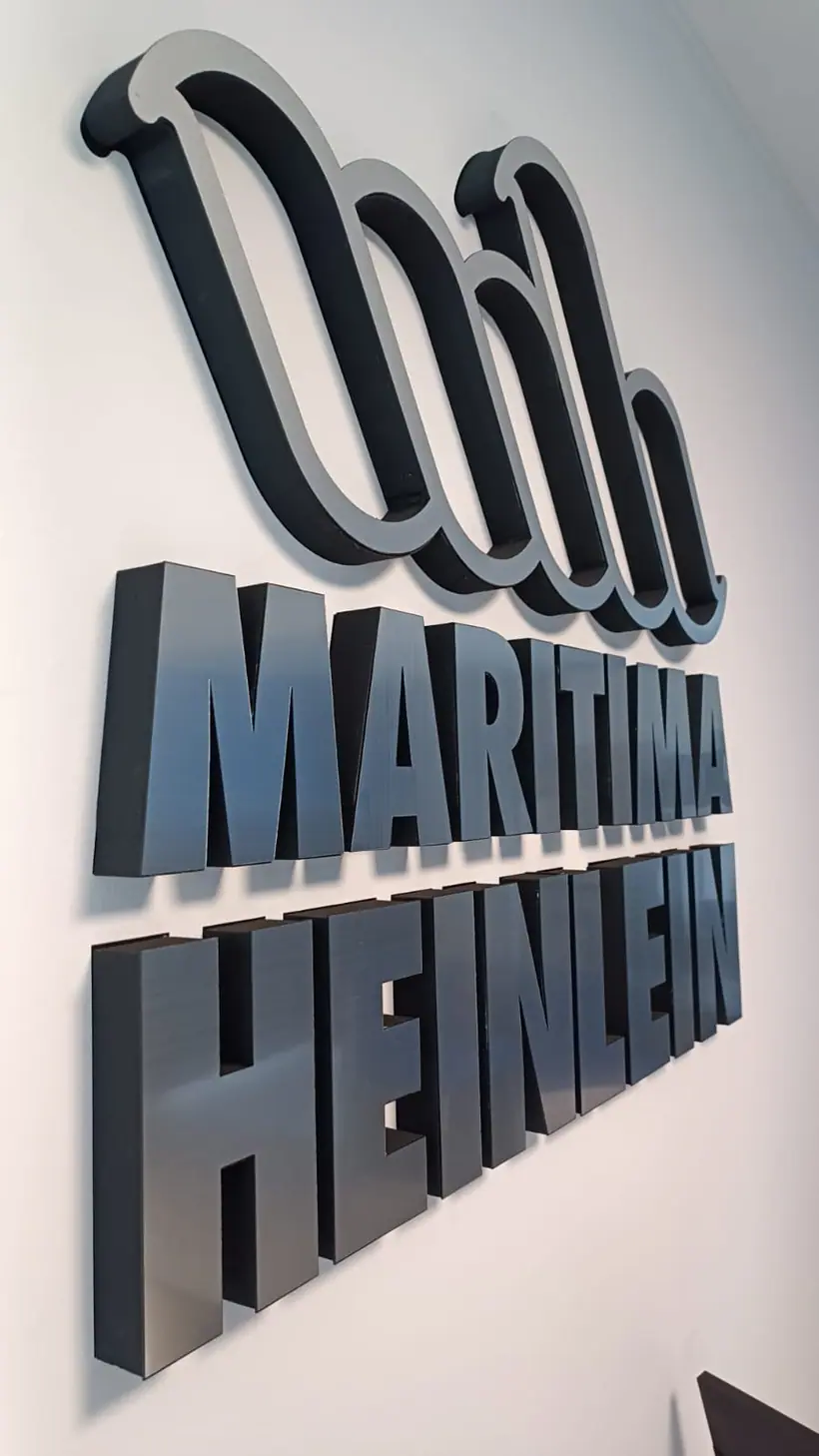 Marítima Heinlein — Corpóreas en relieve sobre pared. Trabajo realizado por Zengráfica en San Lorenzo, Santa Fe.