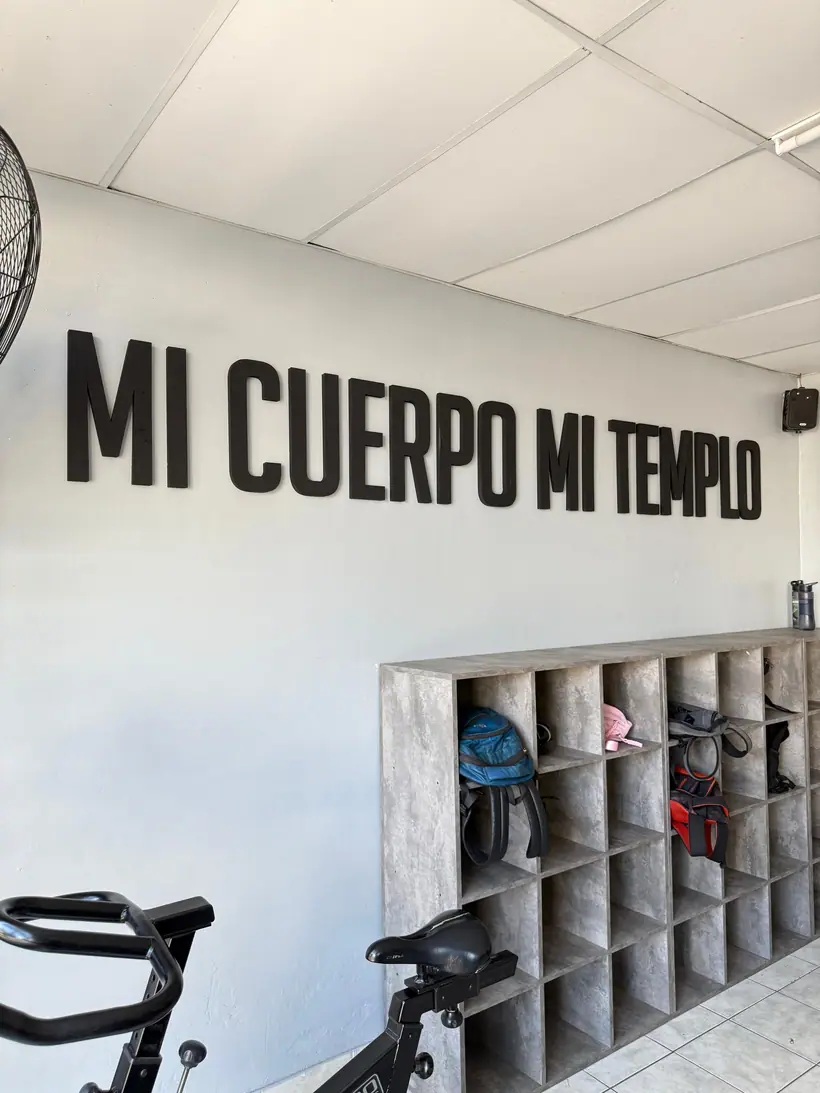 Mi Cuerpo Mi Templo — Tipografía aplicada en pared. Trabajo realizado por Zengráfica en San Lorenzo, Santa Fe.