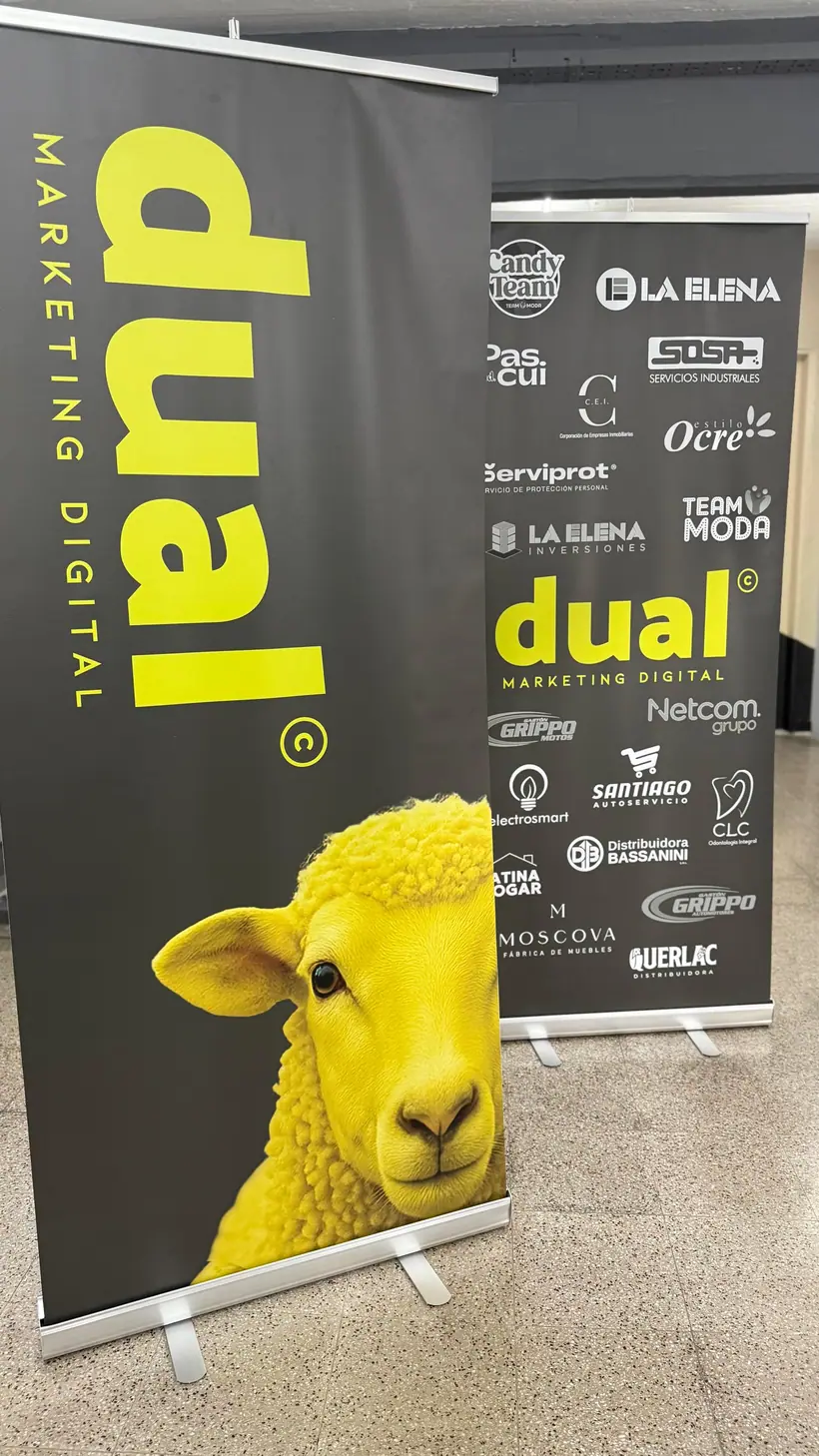 Dual Marketing Digital — Roll-up con estructura. Trabajo realizado por Zengráfica en San Lorenzo, Santa Fe.