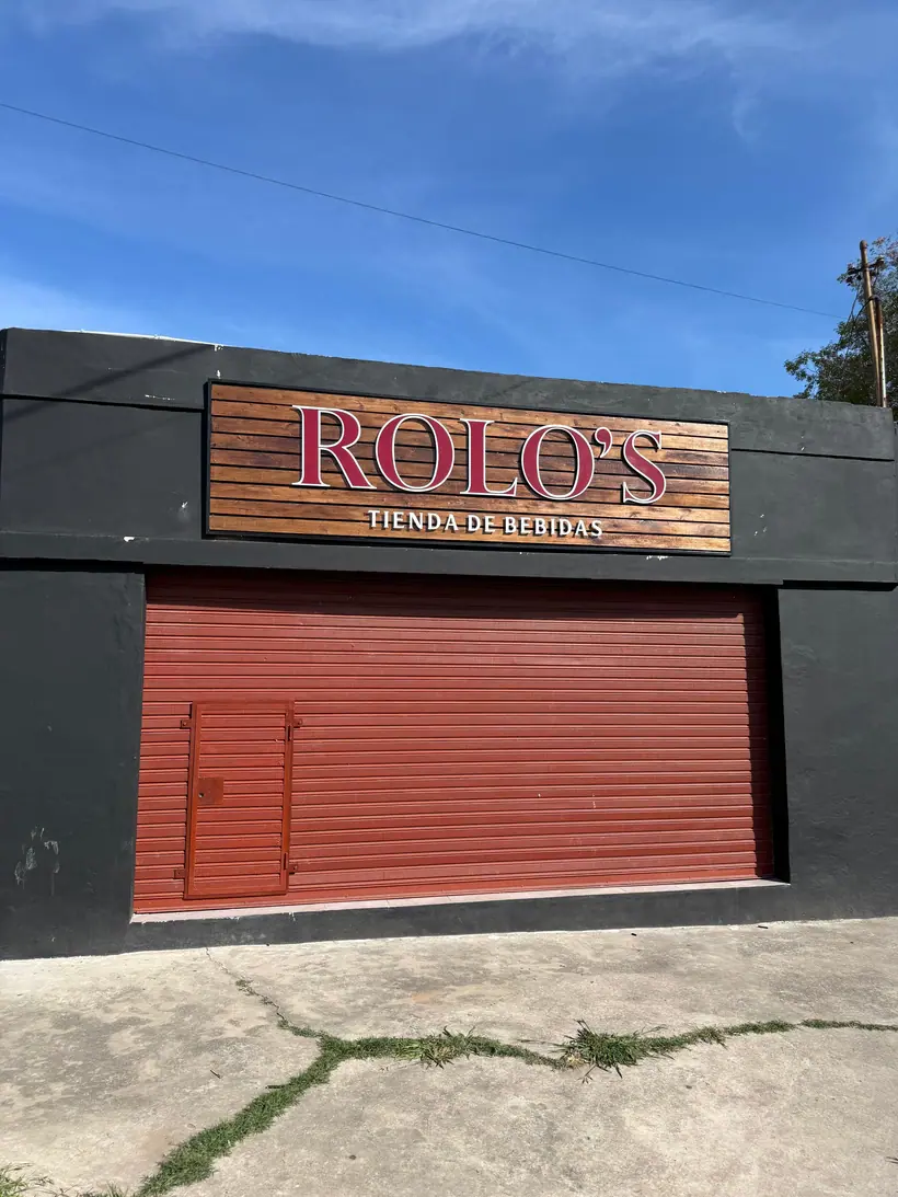 Rolo's — Corpóreas sobre frente de local. Trabajo realizado por Zengráfica en San Lorenzo, Santa Fe.