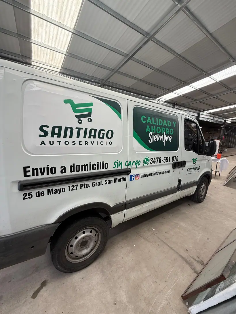 Santiago Autoservicio — Flota de envíos a domicilio. Trabajo realizado por Zengráfica en San Lorenzo, Santa Fe.