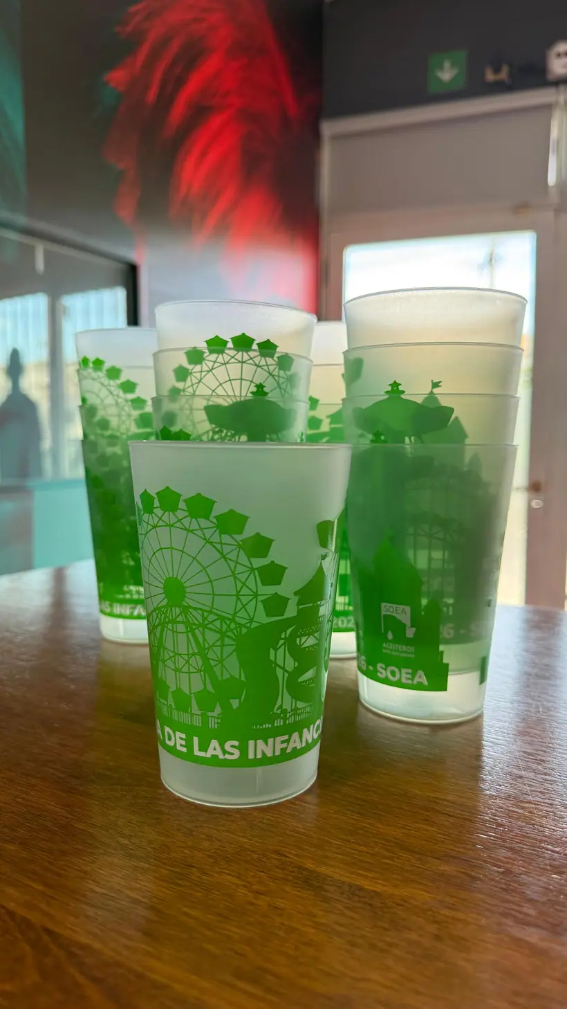 SOEA Aceiteros — Vasos reutilizables con impresión. Trabajo realizado por Zengráfica en San Lorenzo, Santa Fe.