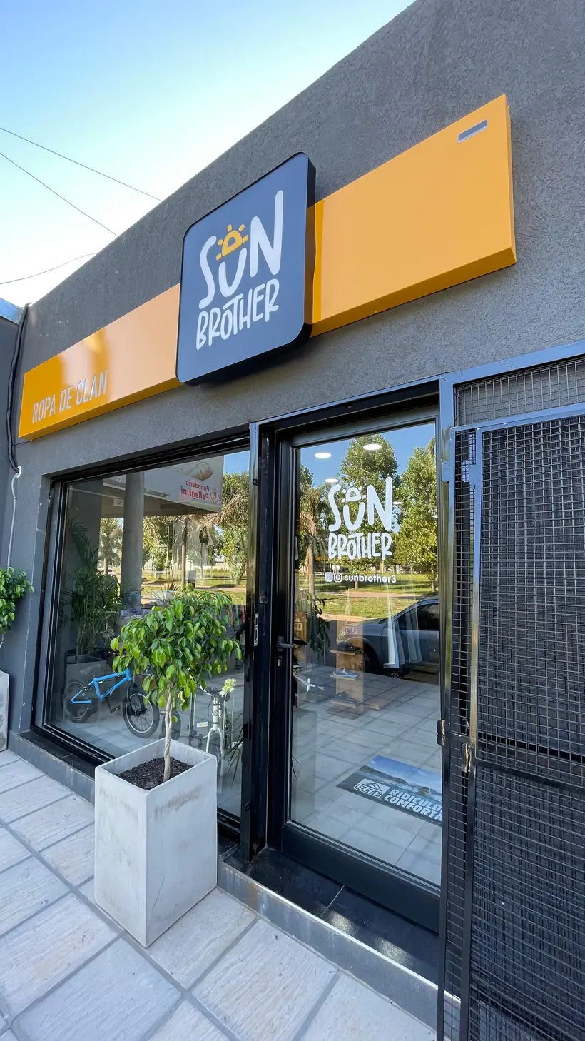 Sun Broker — Frente comercial completo. Trabajo realizado por Zengráfica en San Lorenzo, Santa Fe.