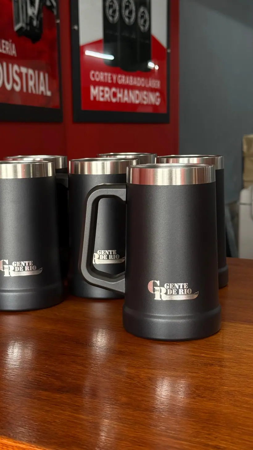 Línea de vasos térmicos — Merchandising corporativo. Trabajo realizado por Zengráfica en San Lorenzo, Santa Fe.