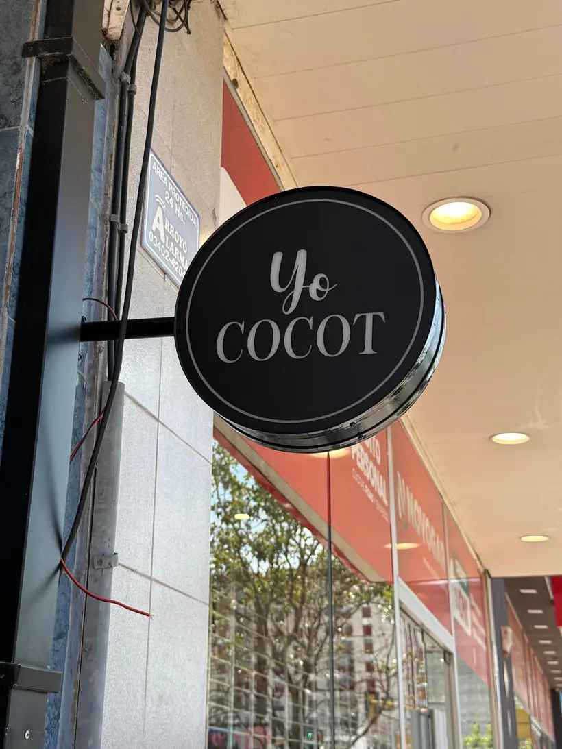Yo Cocot — Saliente circular de doble faz. Trabajo realizado por Zengráfica en San Lorenzo, Santa Fe.